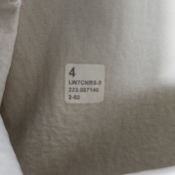 Lululemon Relaxed-Fit Super-High-Rise Cargo Short 4" Bone - Picture 9 of 9